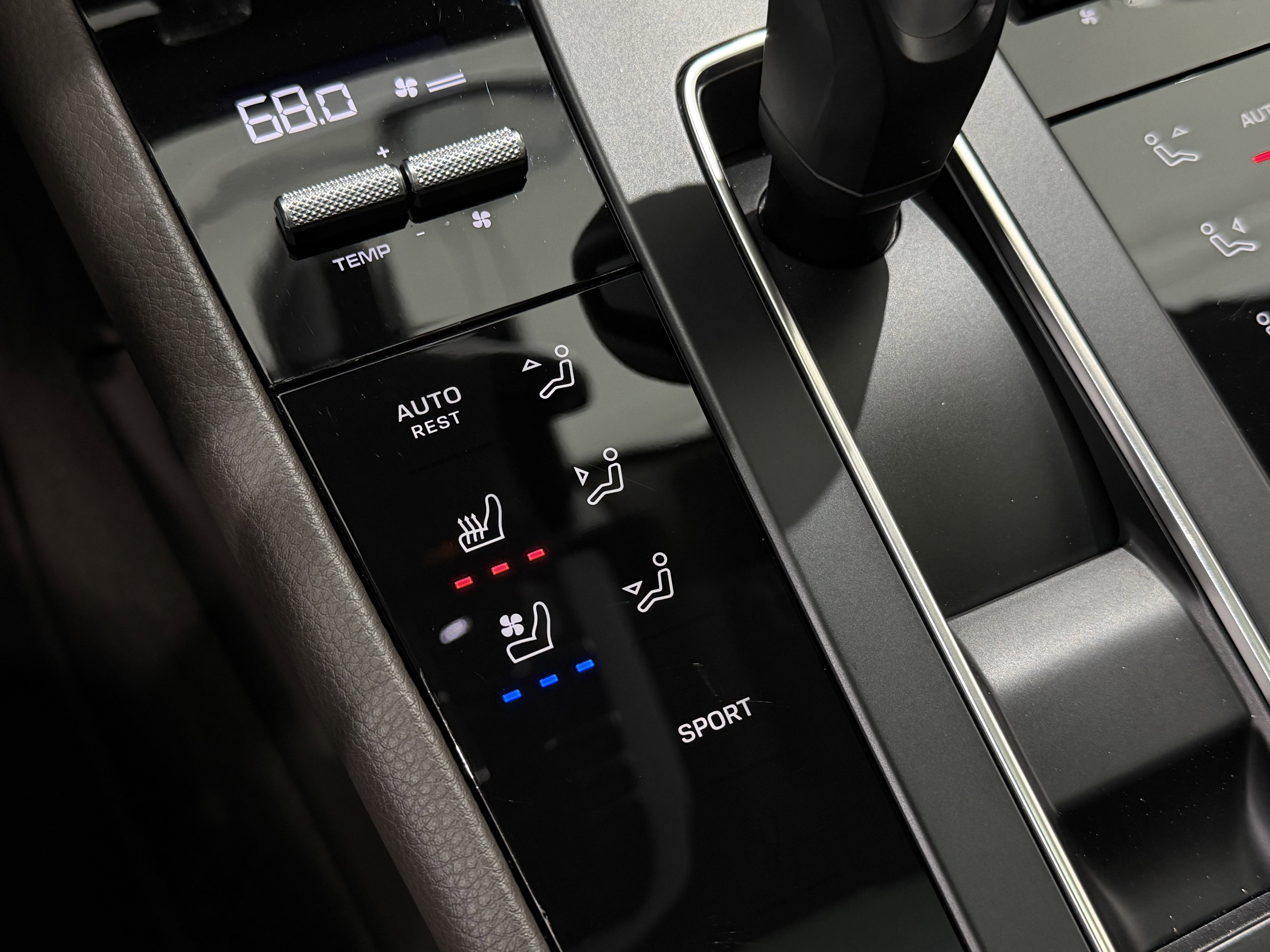 Certified 2025 Porsche Macan image 36