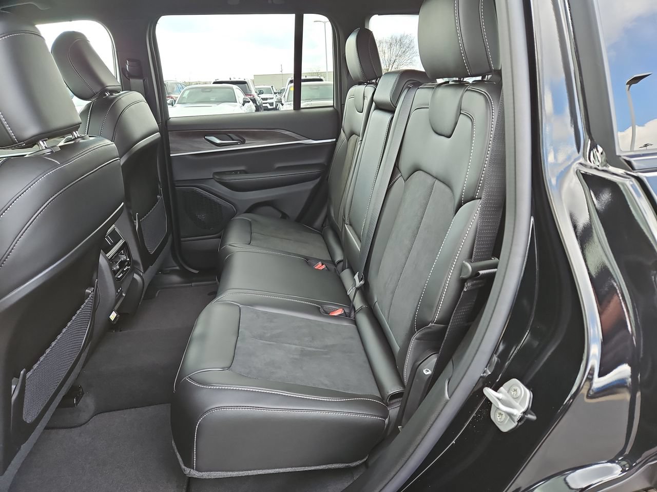 New 2026 Jeep Grand Cherokee Altitude AWD/4WD image 13