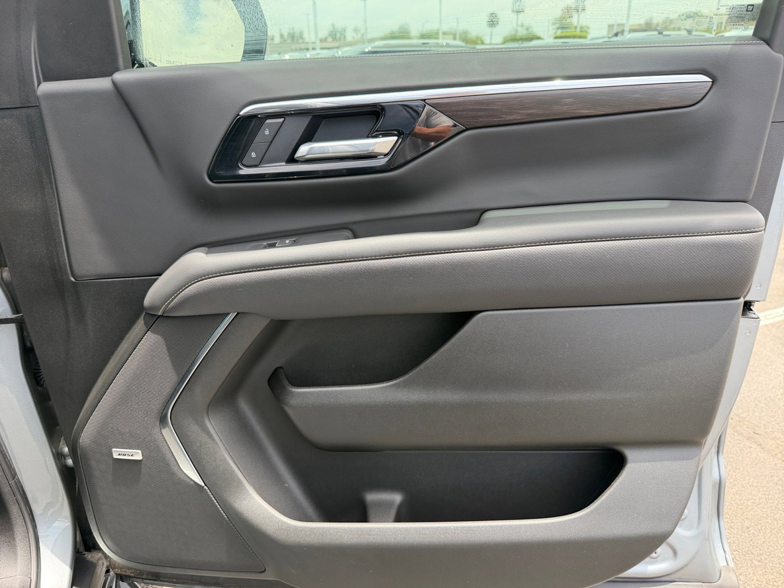 Used 2025 Chevrolet Tahoe Premier AWD/4WD image 16