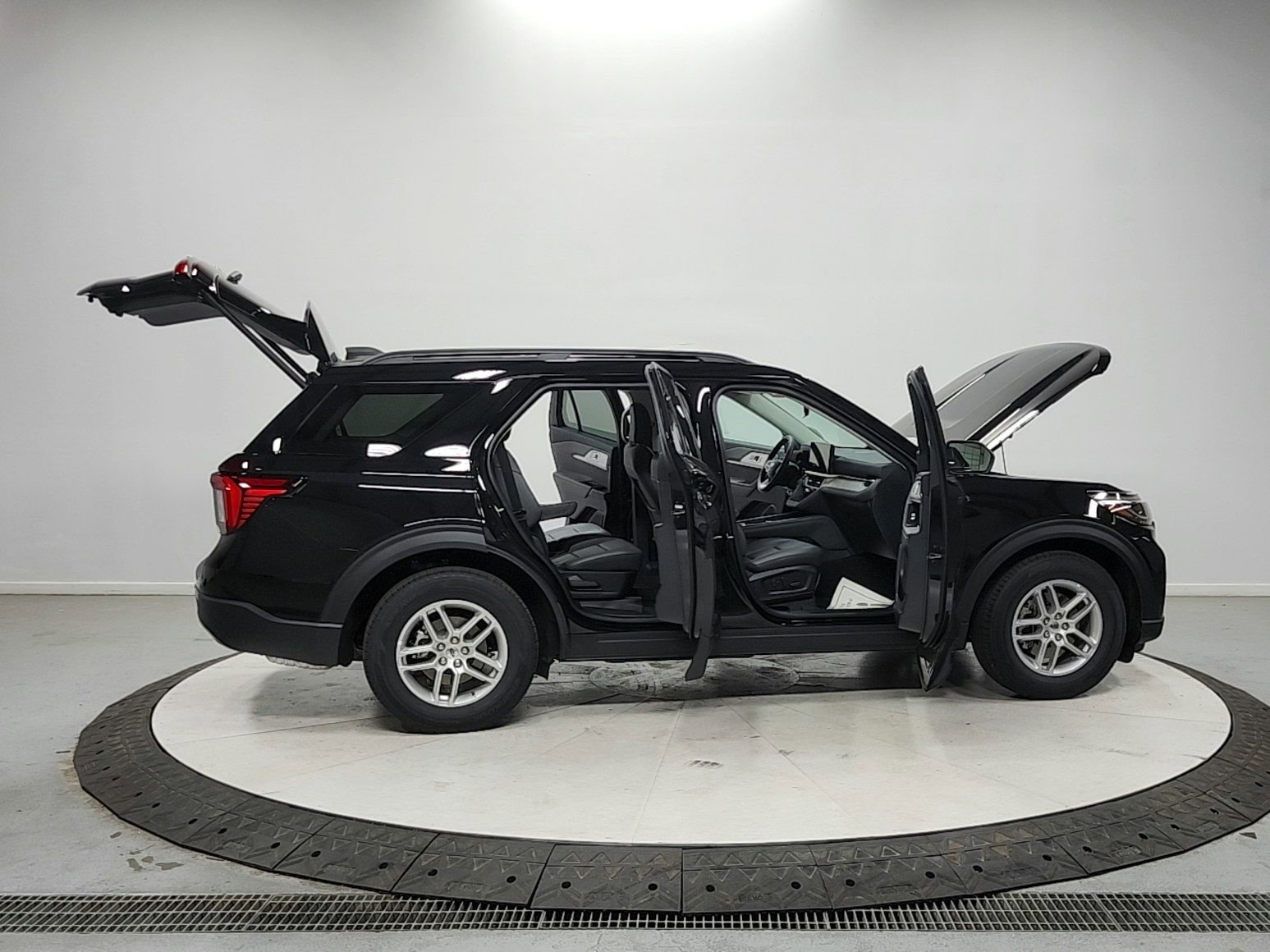 New 2026 Ford Explorer Active w/ Active Comfort Package image 16