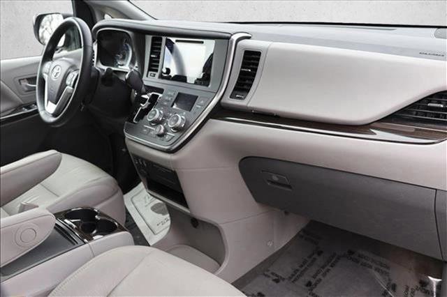 Used 2016 Toyota Sienna XLE w/ XLE Navigation Package image 29