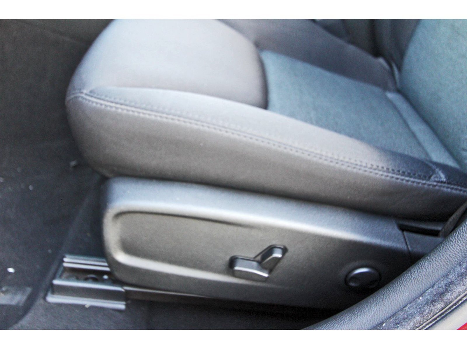 Used 2022 Chrysler 300 Touring w/ Sport Appearance Package RWD image 29
