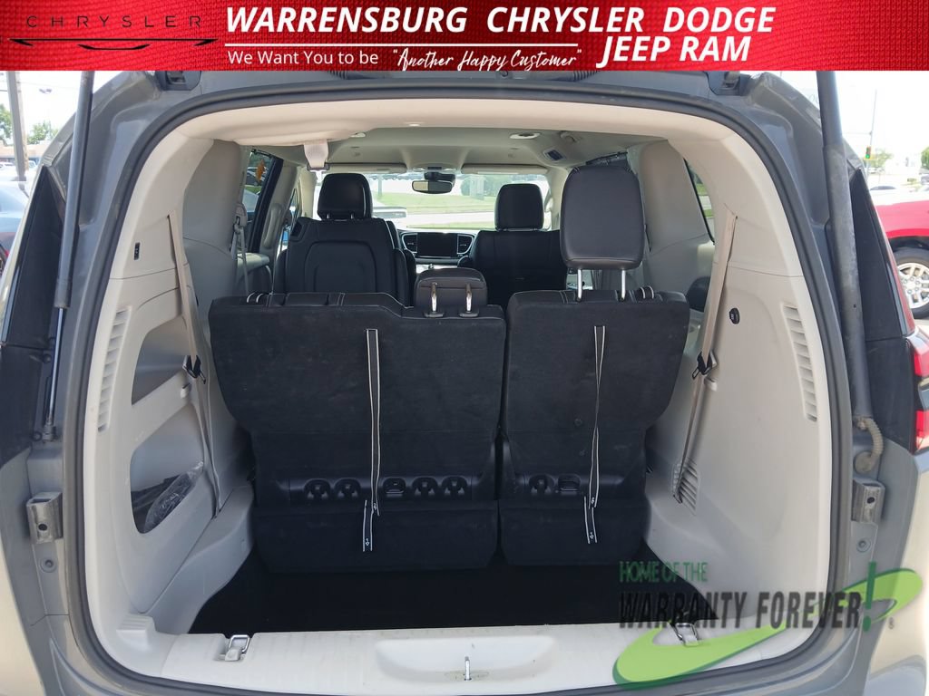 Used 2022 Chrysler Pacifica Touring-L FWD image 34