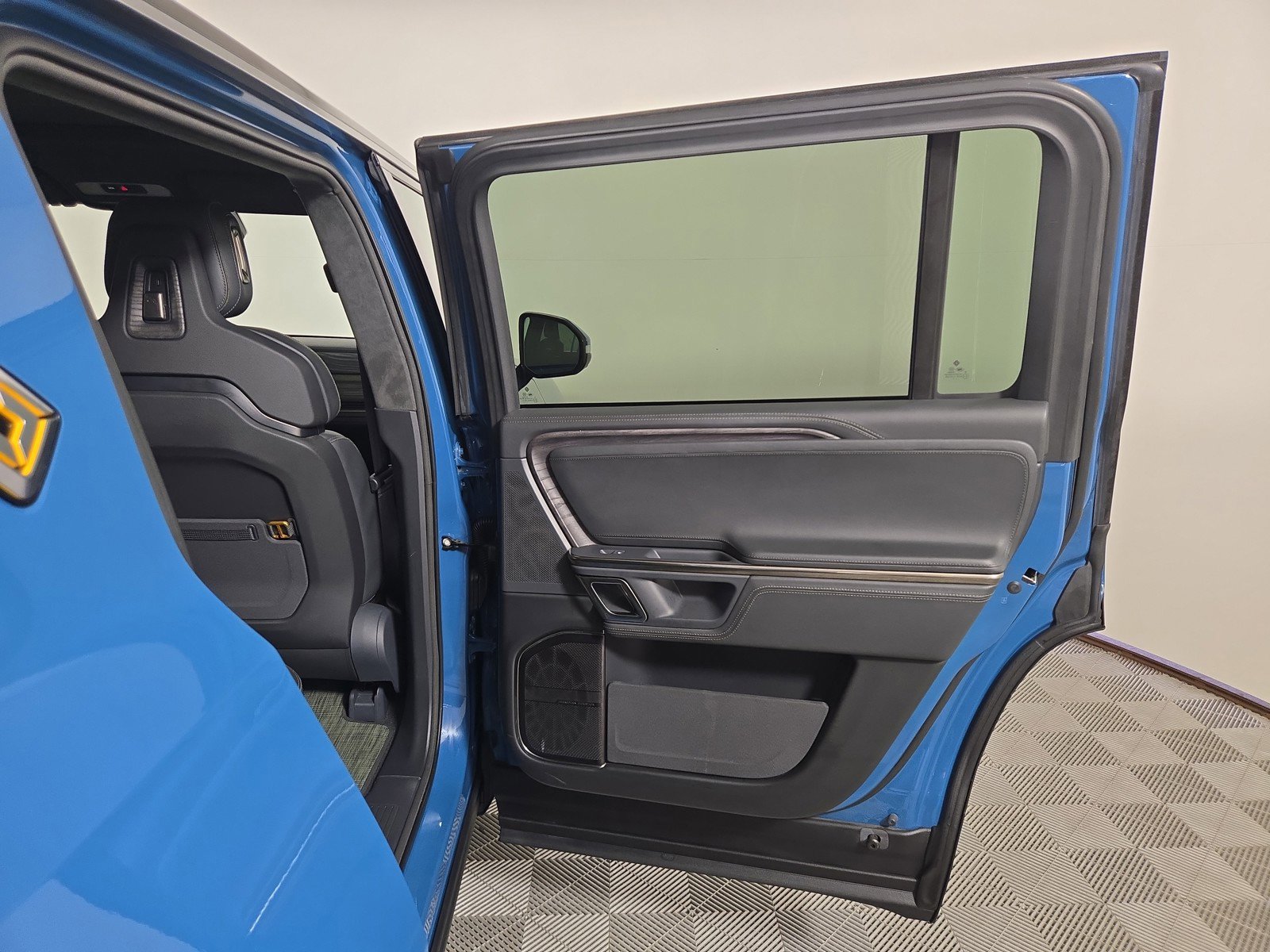 Used 2022 Rivian R1S Launch Edition image 19