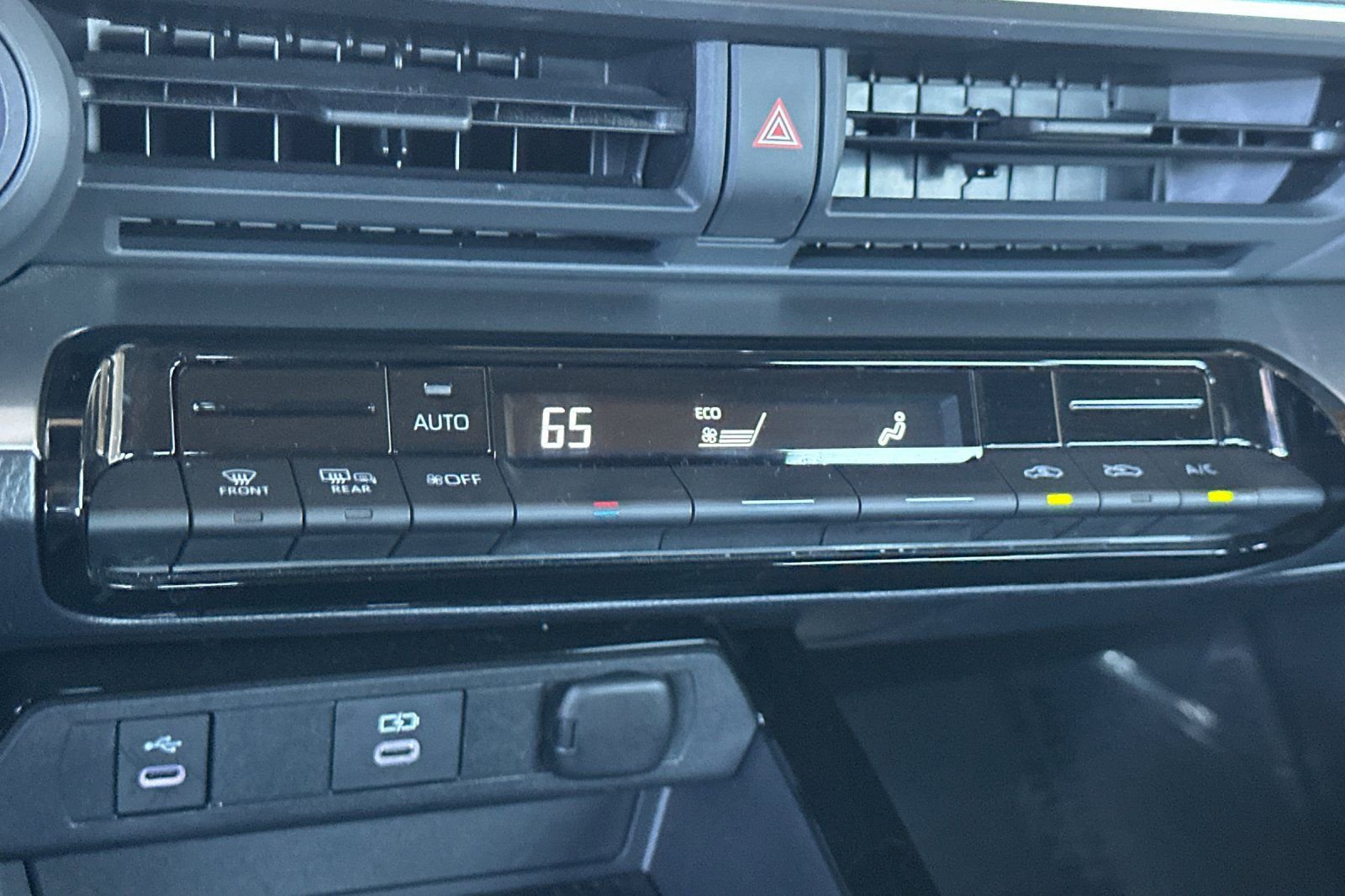 Used 2024 Toyota Prius LE image 23