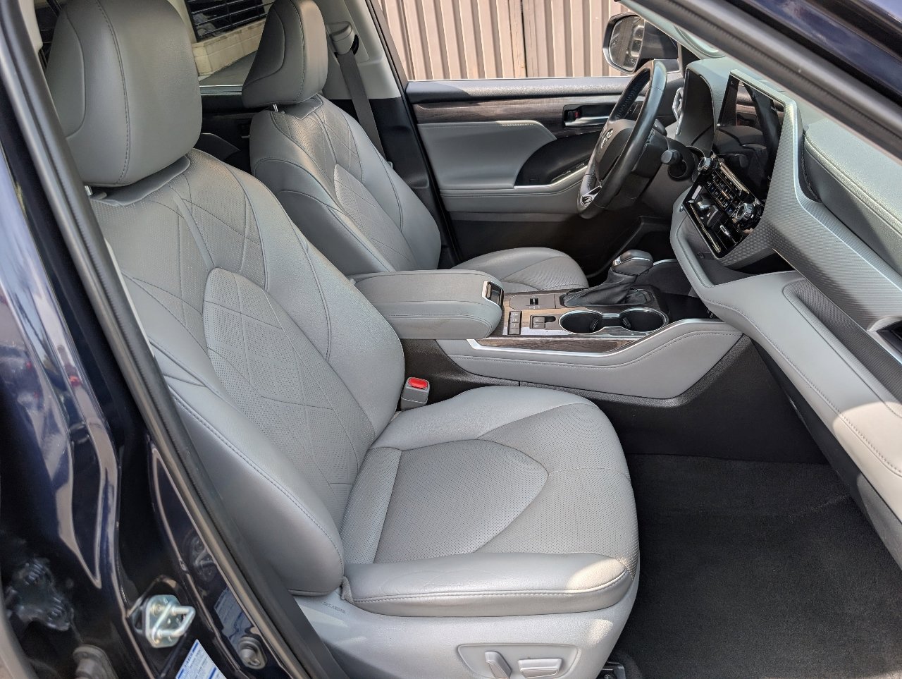 Used 2021 Toyota Highlander Platinum AWD/4WD image 9