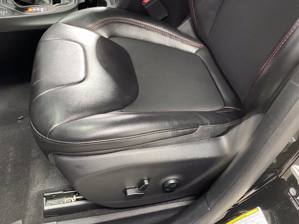 Used 2021 Jeep Cherokee Trailhawk AWD/4WD image 15
