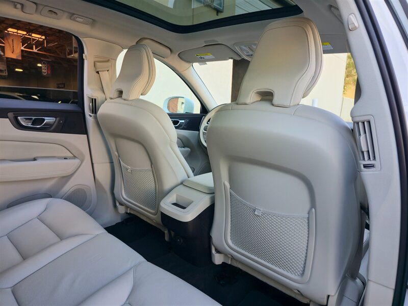 Used 2022 Volvo XC60 B5 Momentum AWD/4WD image 34
