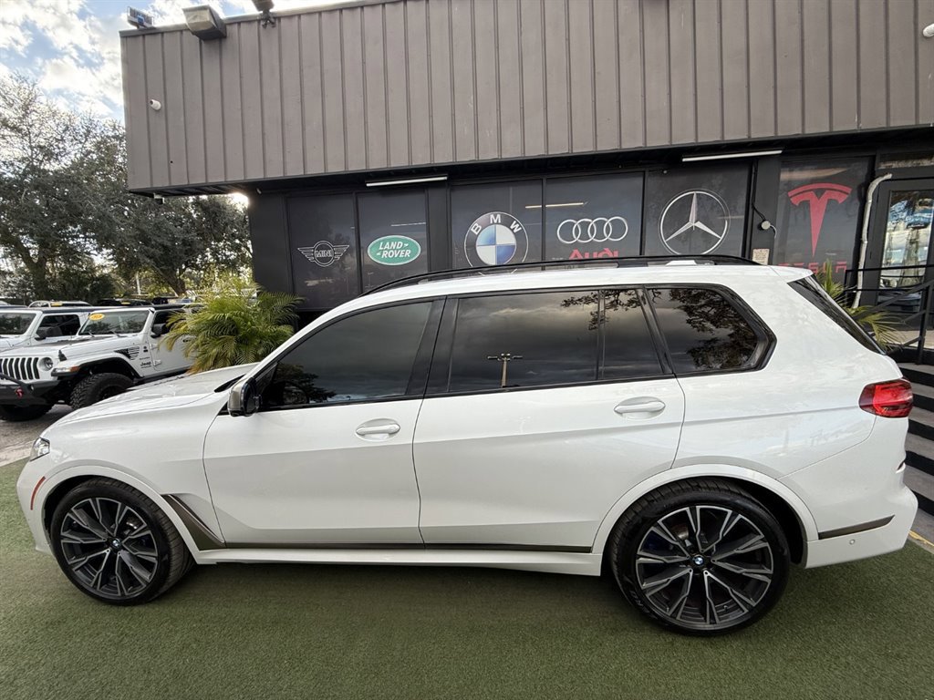 Used 2020 BMW X7 M50i w/ Executive Package image 7