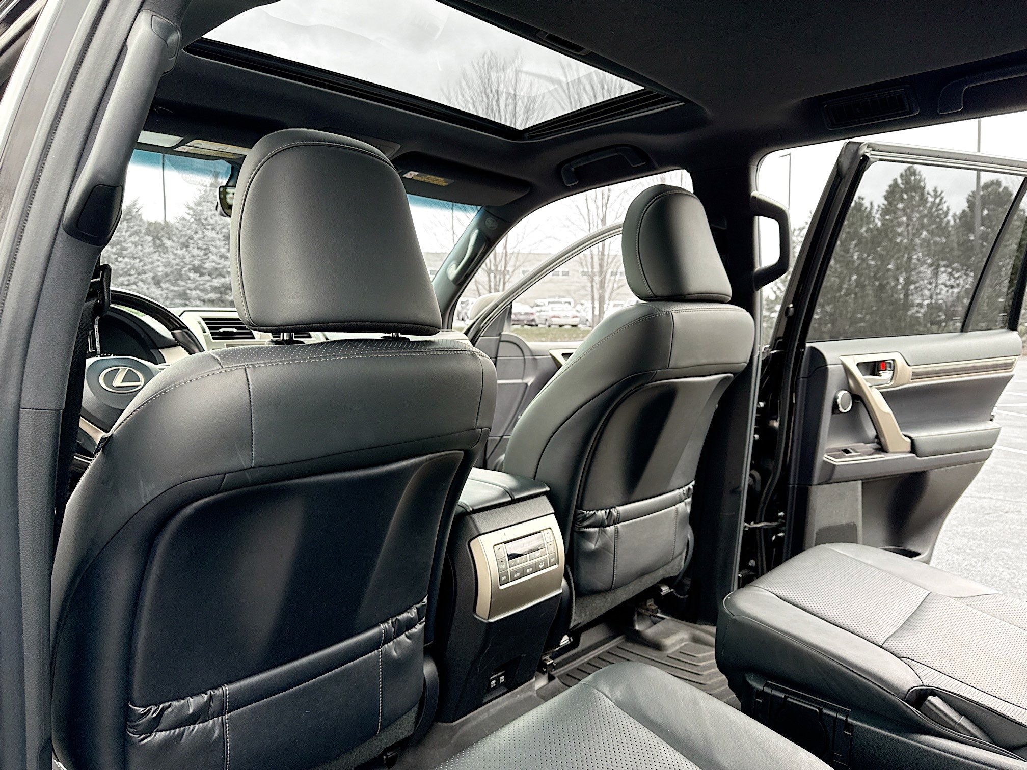 Used 2021 Lexus GX 460 Luxury w/ Sport Design Package AWD/4WD image 6