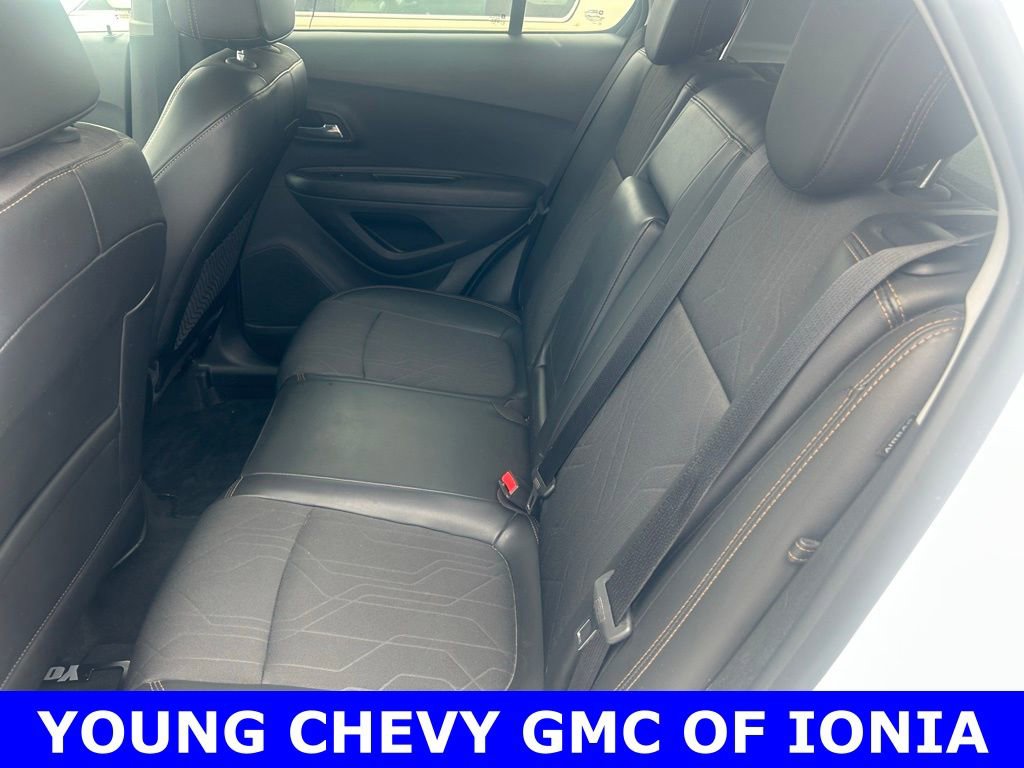 Used 2019 Chevrolet Trax LT w/ LT Convenience Package FWD image 3