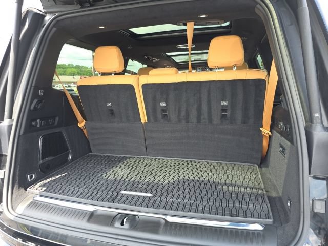 Used 2025 Jeep Grand Wagoneer Series III w/ Rear Seat Video Group 1 AWD/4WD image 33
