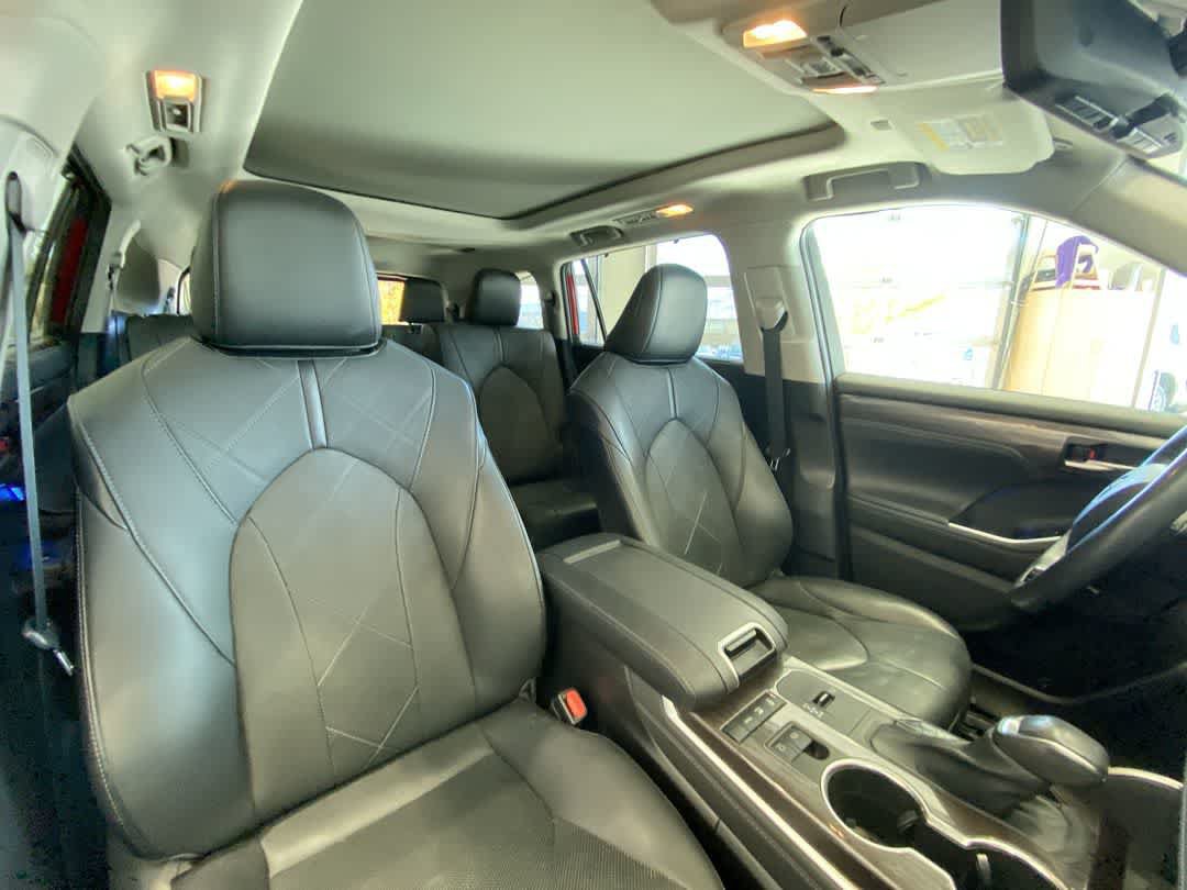 Used 2021 Toyota Highlander Platinum AWD/4WD image 29
