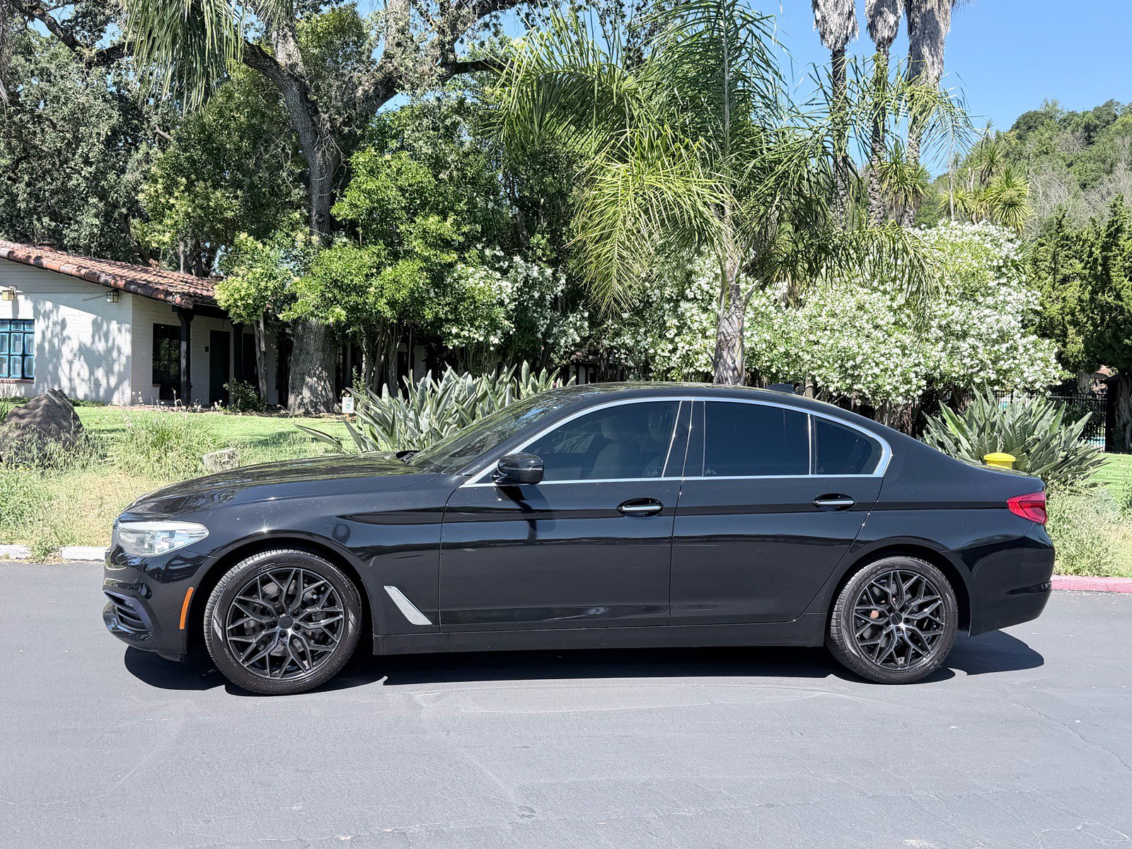 Used 2018 BMW 530i RWD image 2