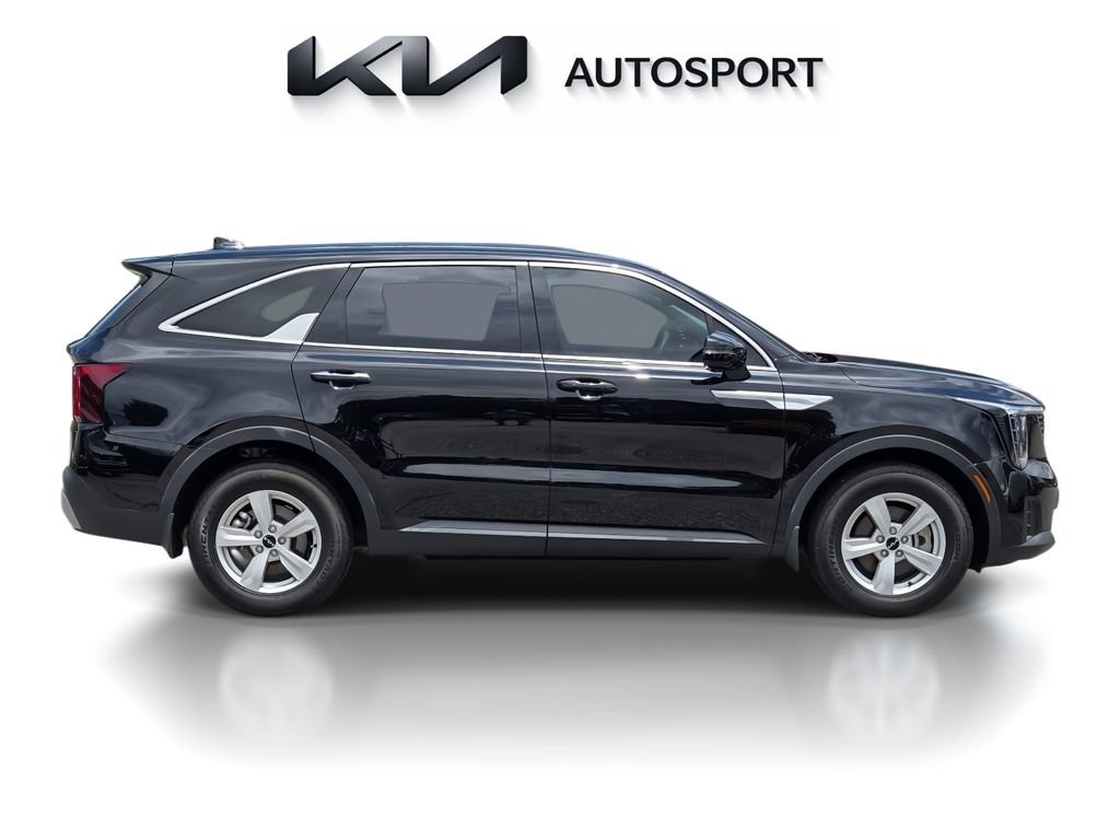 Certified 2025 Kia Sorento LX FWD image 7