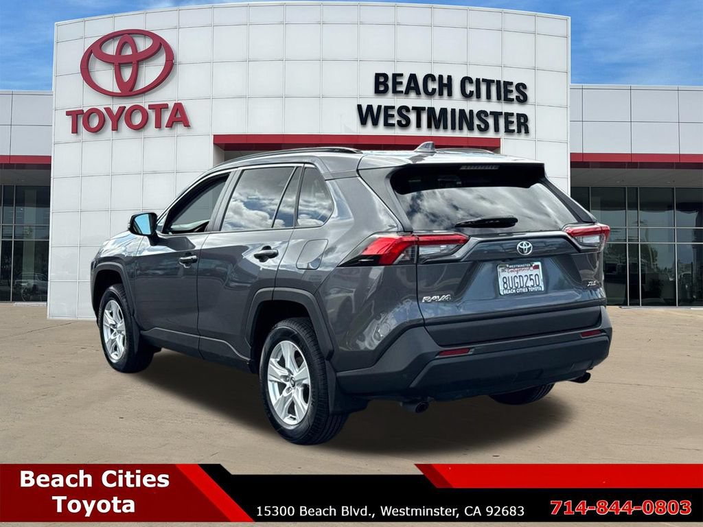 Used 2021 Toyota RAV4 XLE w/ Convenience Package FWD image 8