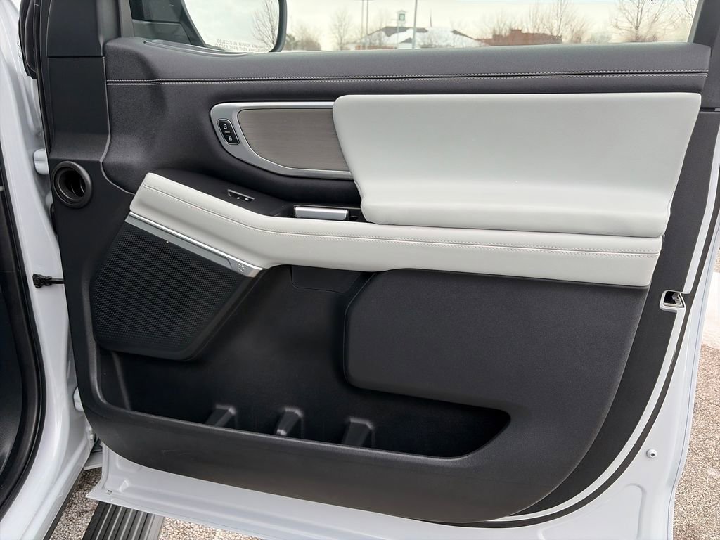Used 2025 Ford Expedition Max Platinum image 13