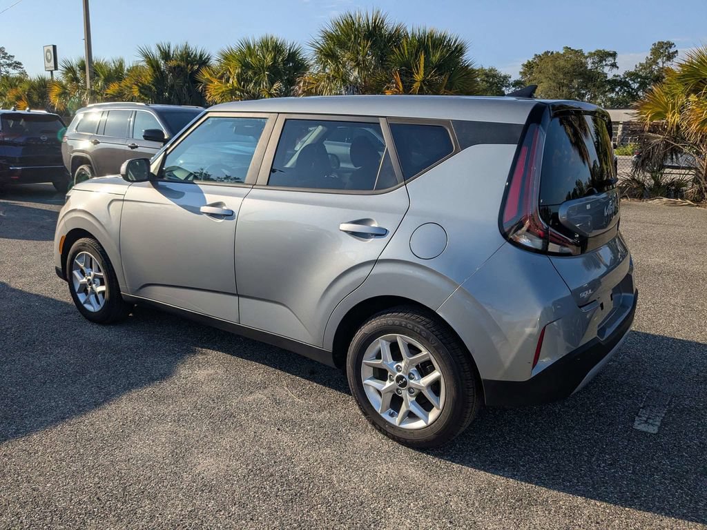 Used 2023 Kia Soul LX w/ Option Group 015 FWD image 6