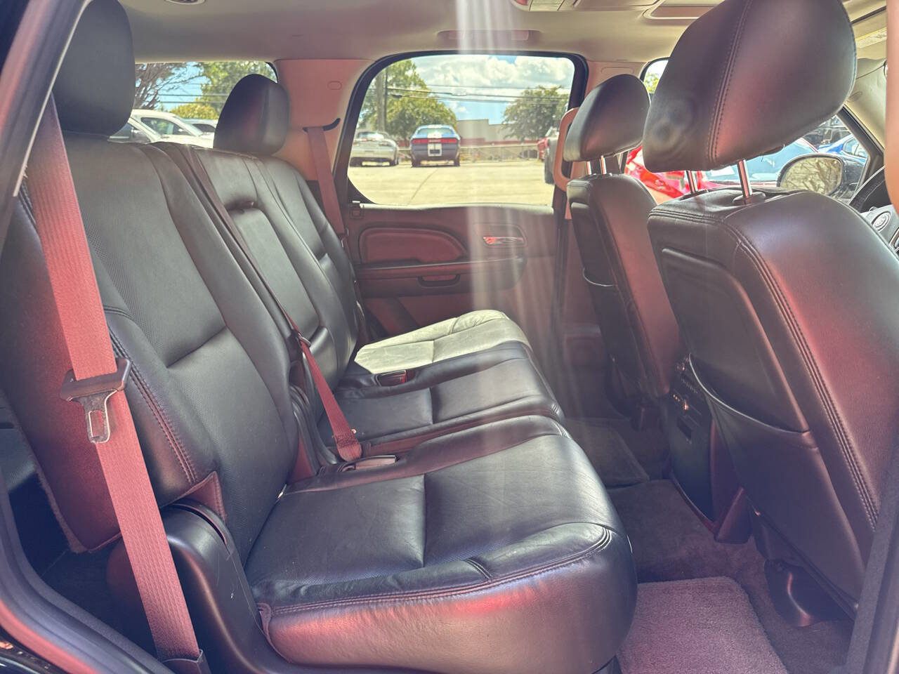 Used 2012 Cadillac Escalade Luxury image 17