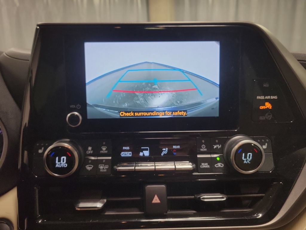 Used 2023 Toyota Highlander XLE FWD image 21