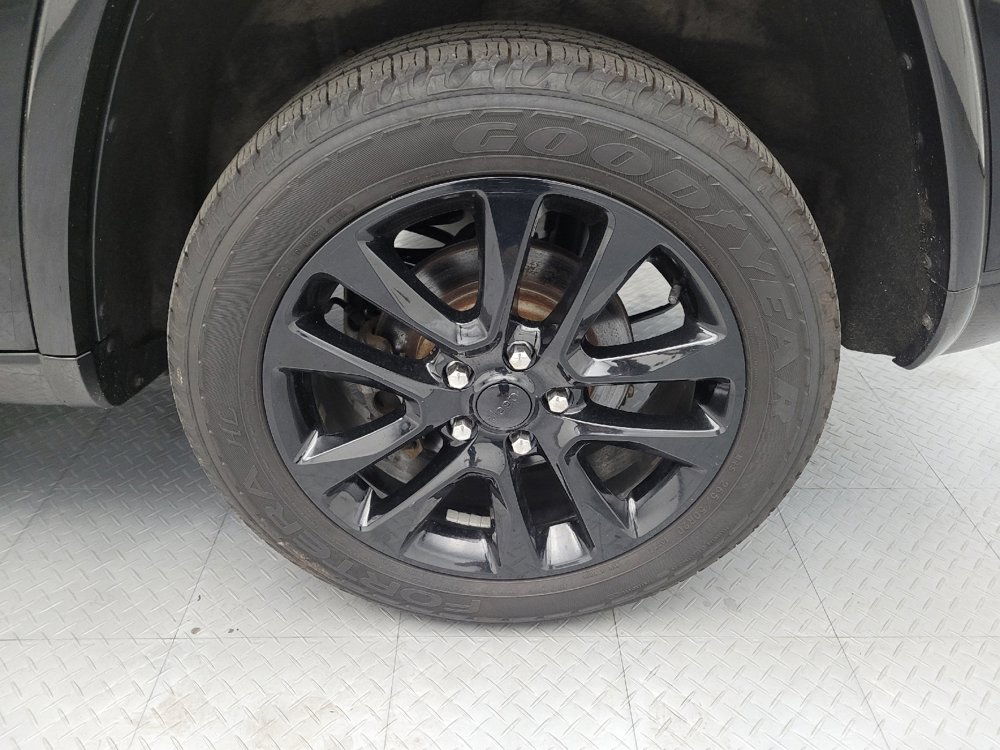 Used 2020 Jeep Grand Cherokee Altitude AWD/4WD image 31