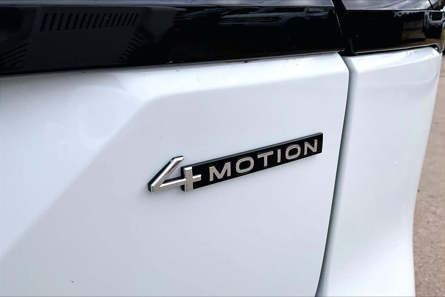 Used 2024 Volkswagen Atlas Peak Edition SE AWD/4WD image 10