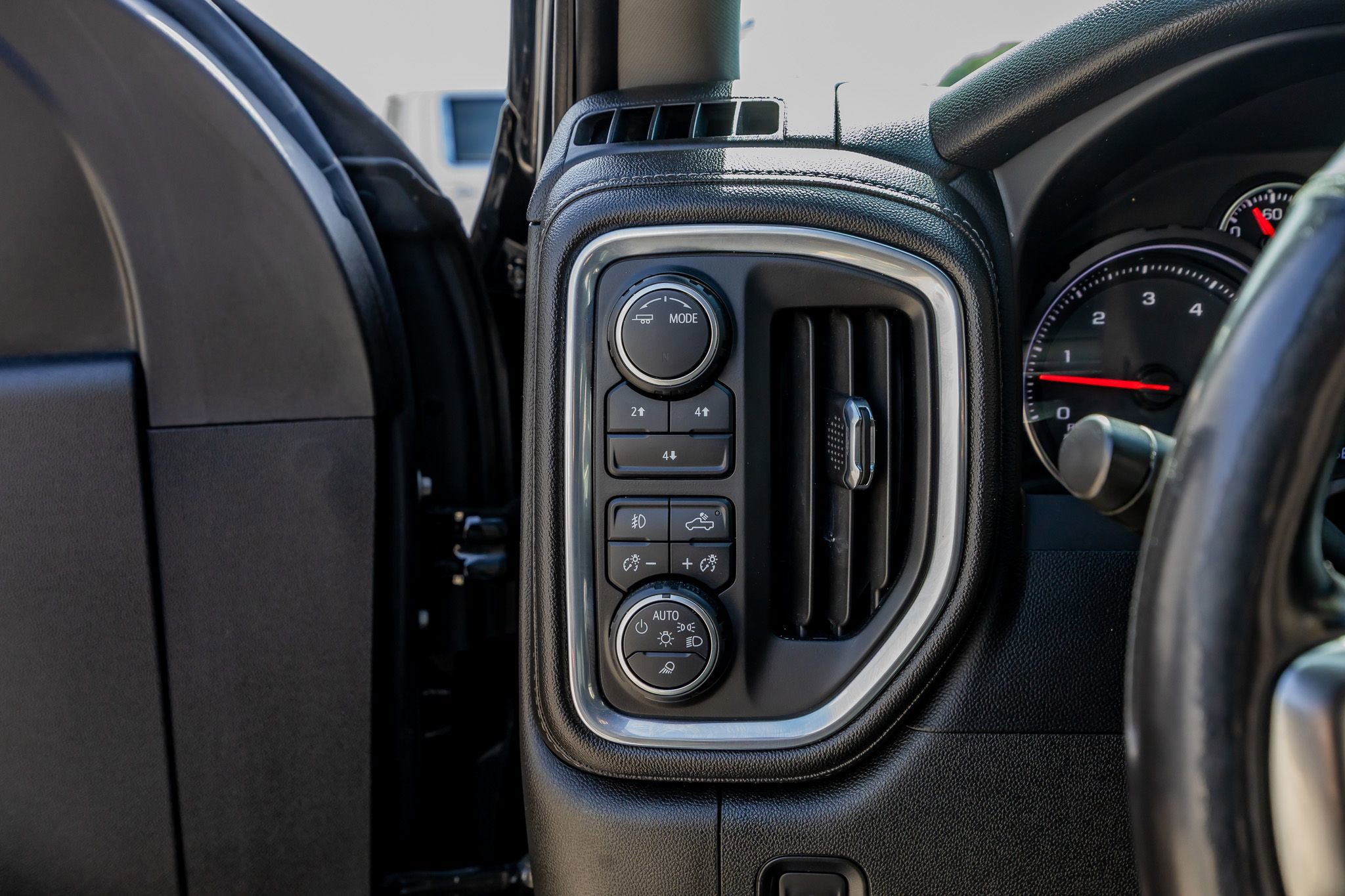 Used 2022 Chevrolet Silverado 2500 LT w/ Midnight Edition AWD/4WD image 22