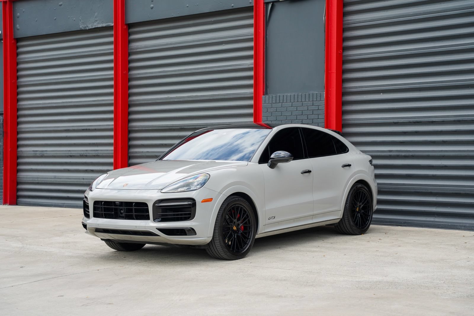 Used 2023 Porsche Cayenne GTS AWD/4WD image 1