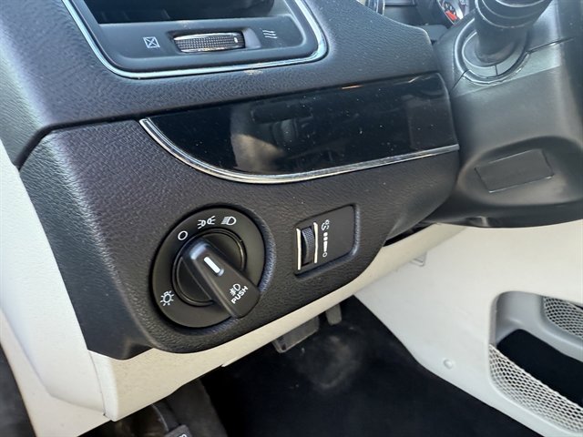 Used 2017 Dodge Grand Caravan SE image 23