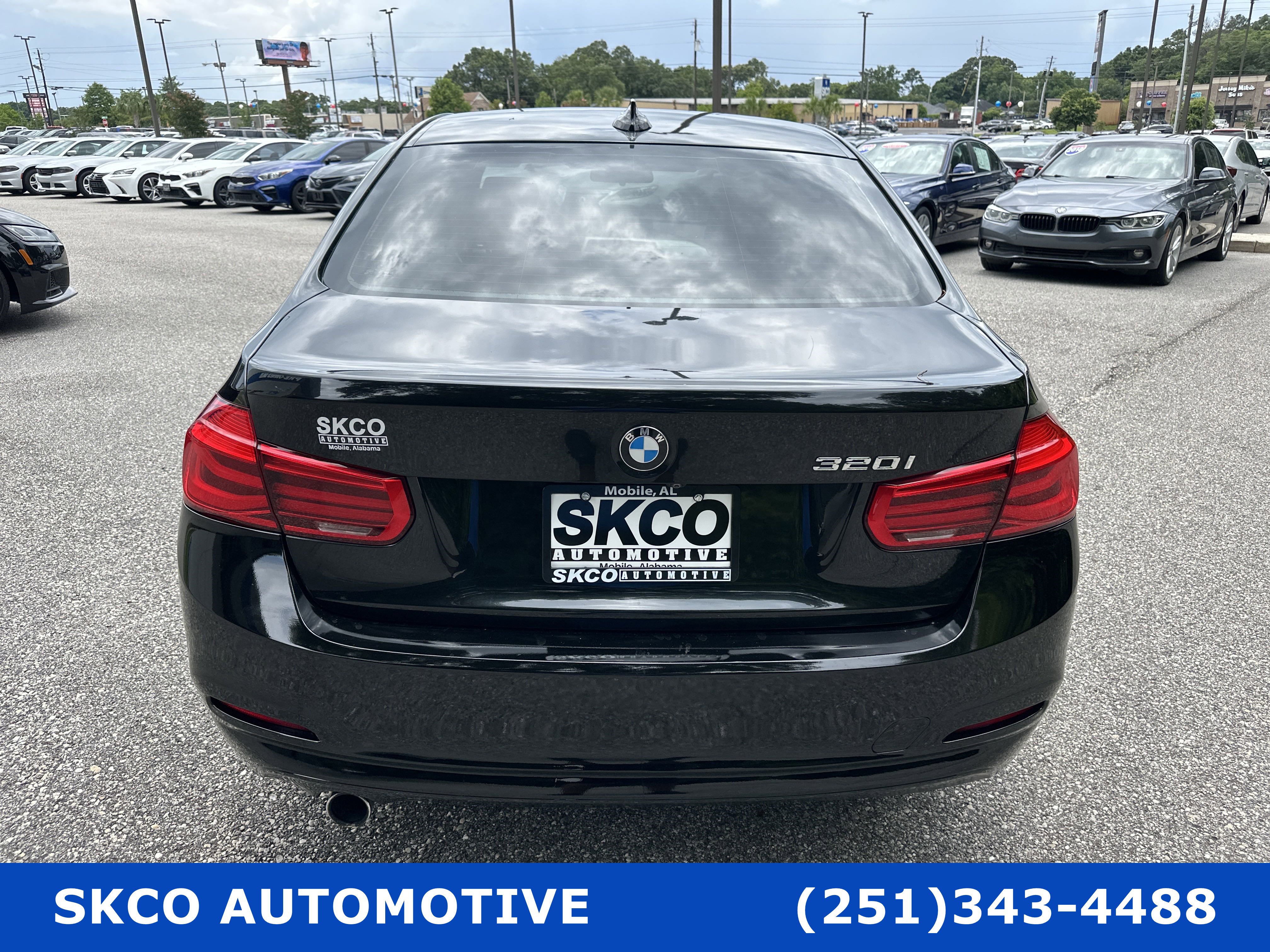 Used 2018 BMW 320i Sedan w/ Premium Package RWD image 4