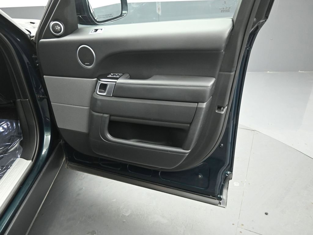 Used 2020 Land Rover Range Rover Sport HSE image 34