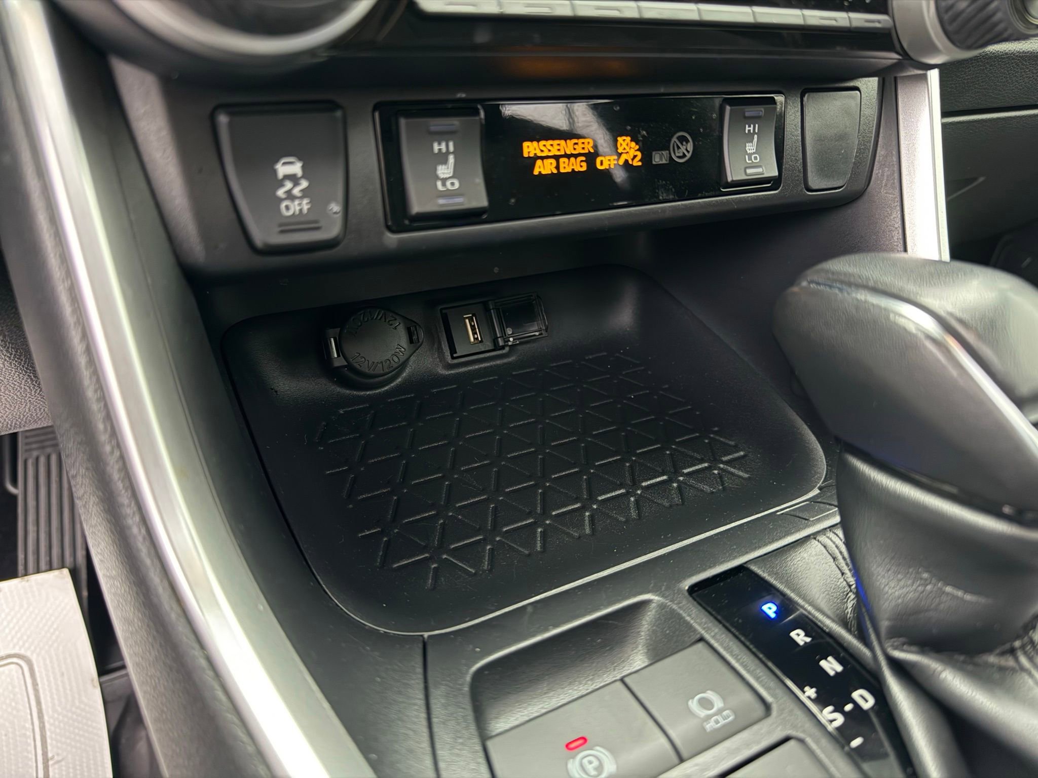 Used 2022 Toyota RAV4 SE image 41