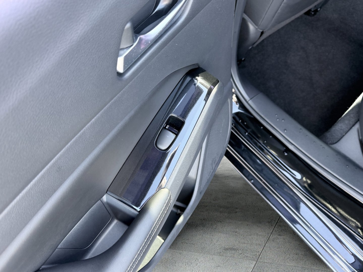 Used 2020 Nissan Altima 2.0 Platinum FWD image 26
