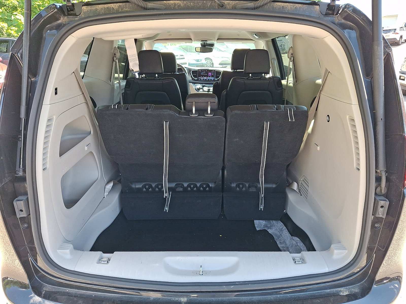 Used 2023 Chrysler Pacifica Touring-L FWD image 29