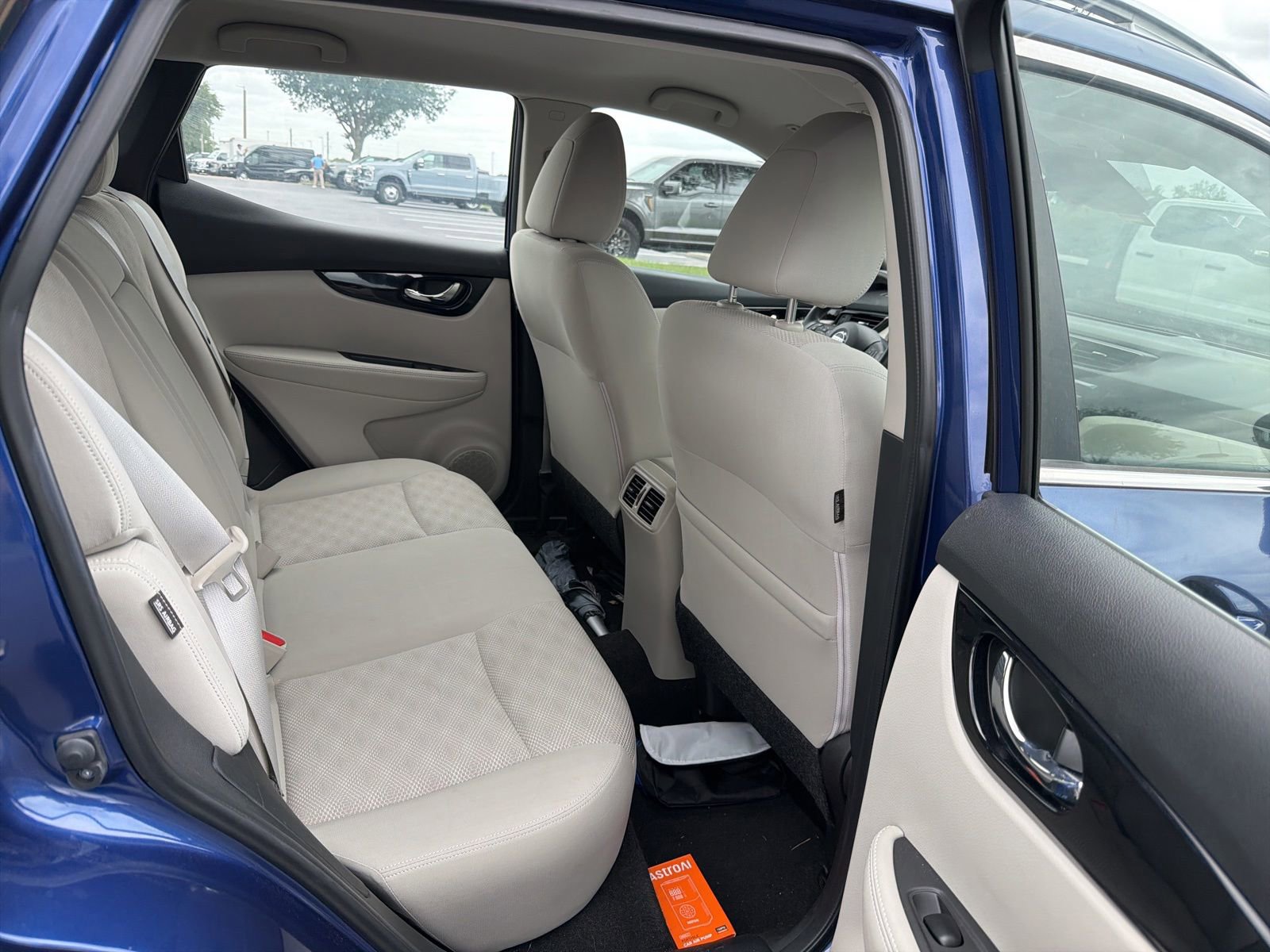 Used 2020 Nissan Rogue Sport SV FWD image 8