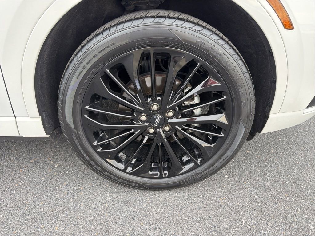 Used 2023 Lincoln Corsair Reserve w/ Equipment Group 201A image 10