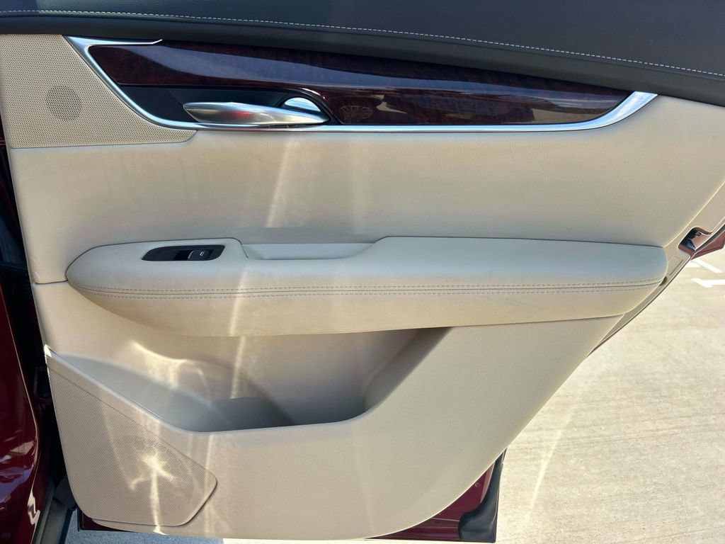 Used 2017 Cadillac XT5 Premium Luxury FWD image 24