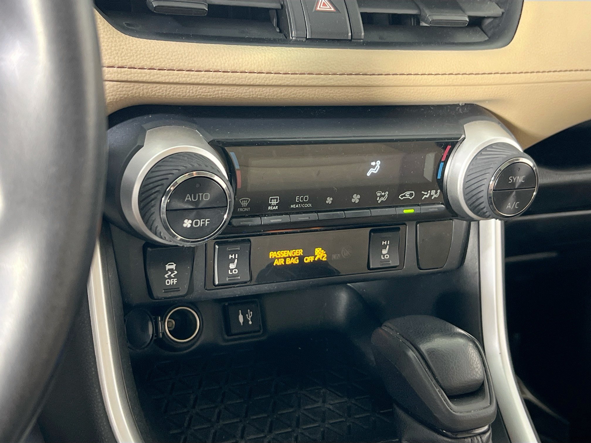 Used 2019 Toyota RAV4 XLE w/ Convenience Package AWD/4WD image 15