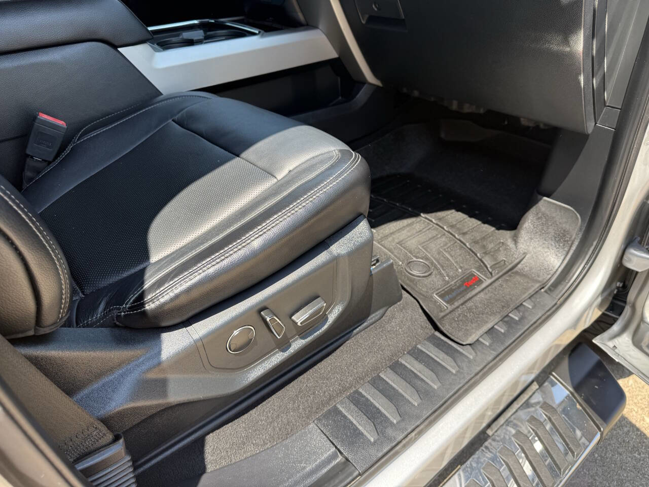 Used 2019 Ford F250 Lariat w/ Lariat Value Package image 30