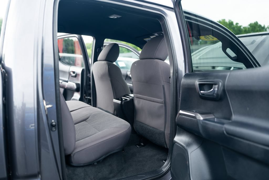 Used 2016 Toyota Tacoma TRD Sport AWD/4WD image 14