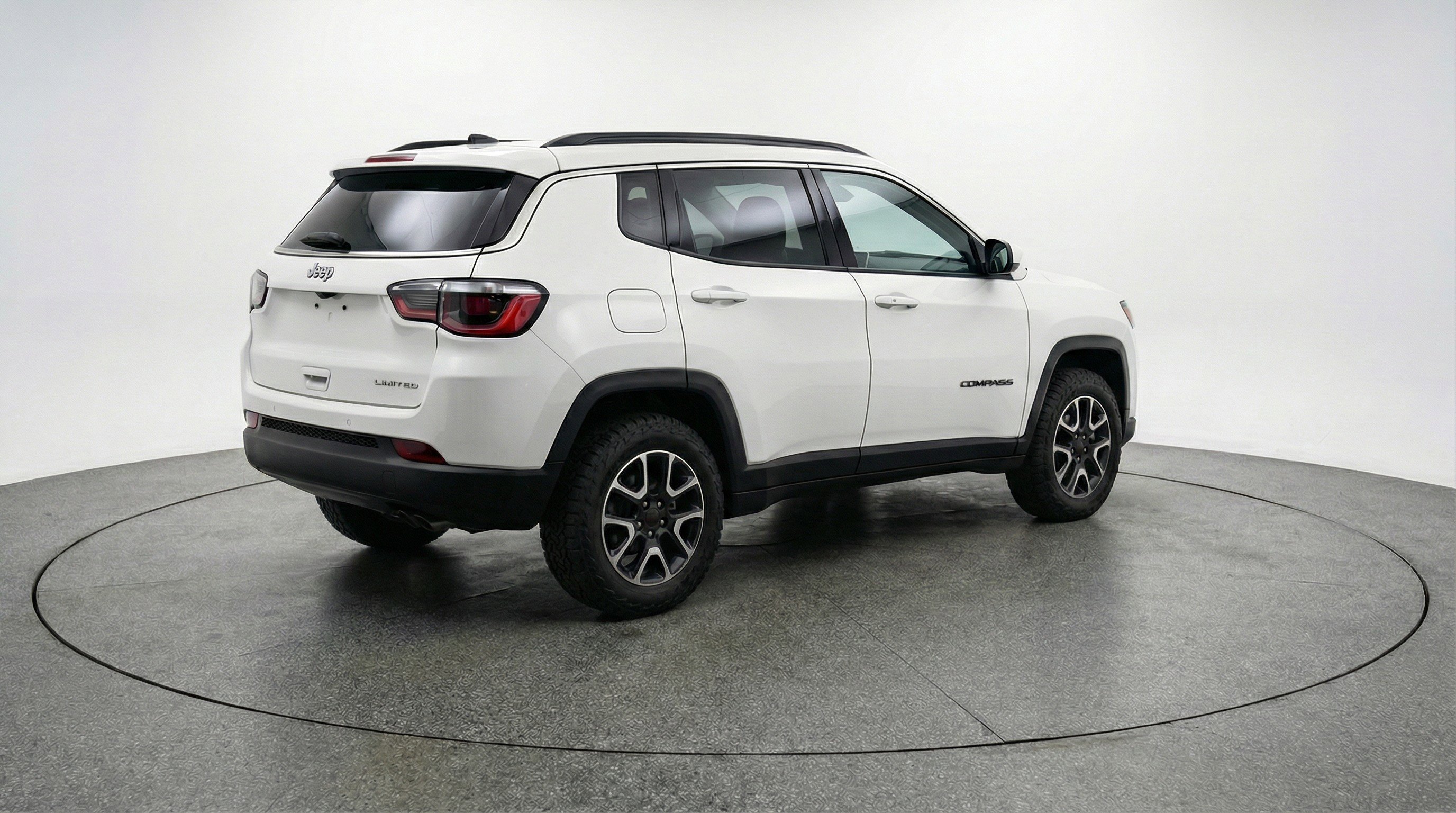 Used 2025 Jeep Compass Trailhawk w/ Trailer Tow Group image 9