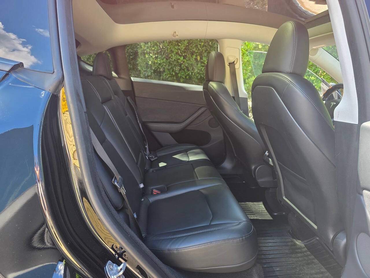 Used 2024 Tesla Model Y Long Range AWD/4WD image 28