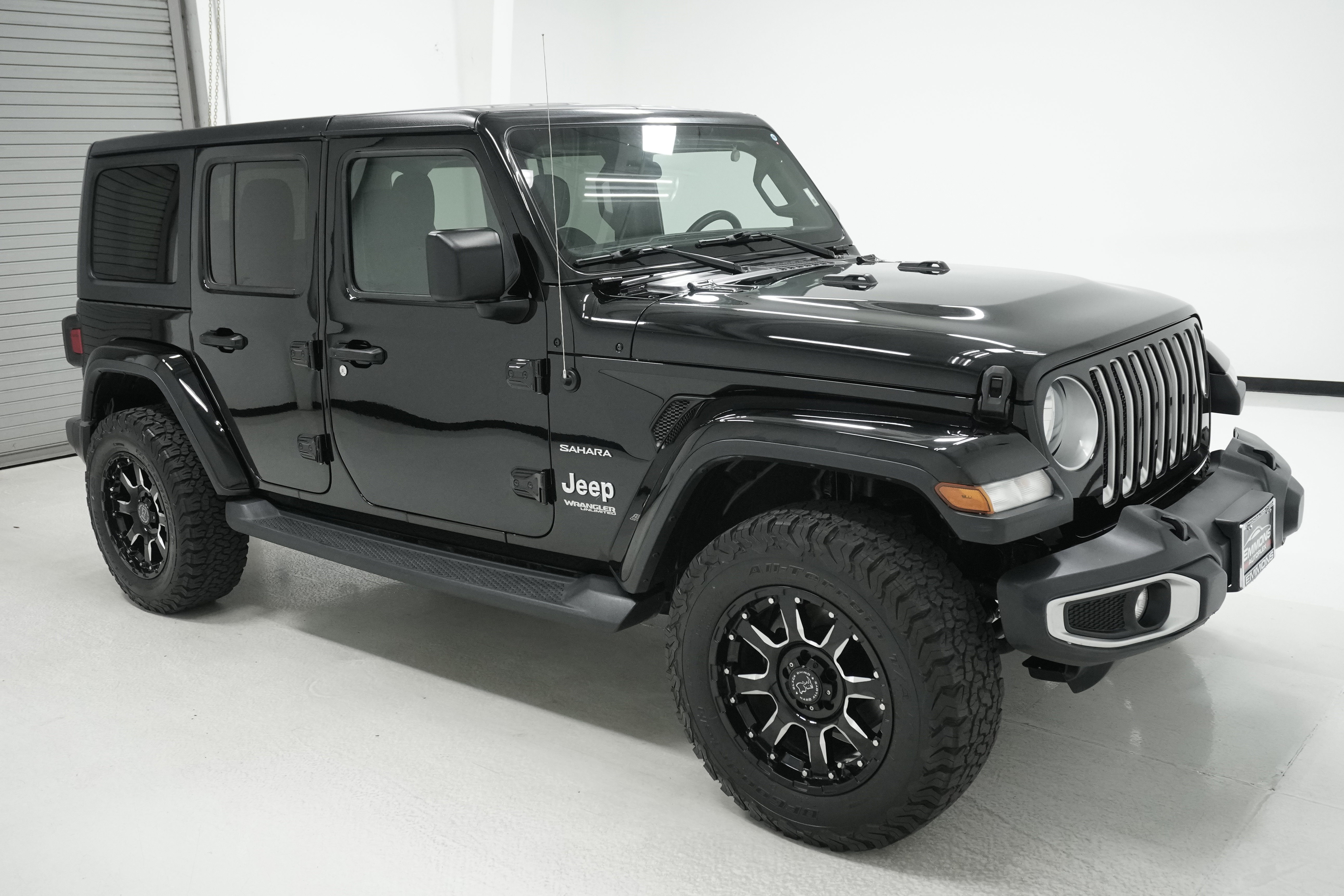 Used 2019 Jeep Wrangler Unlimited Sahara image 3