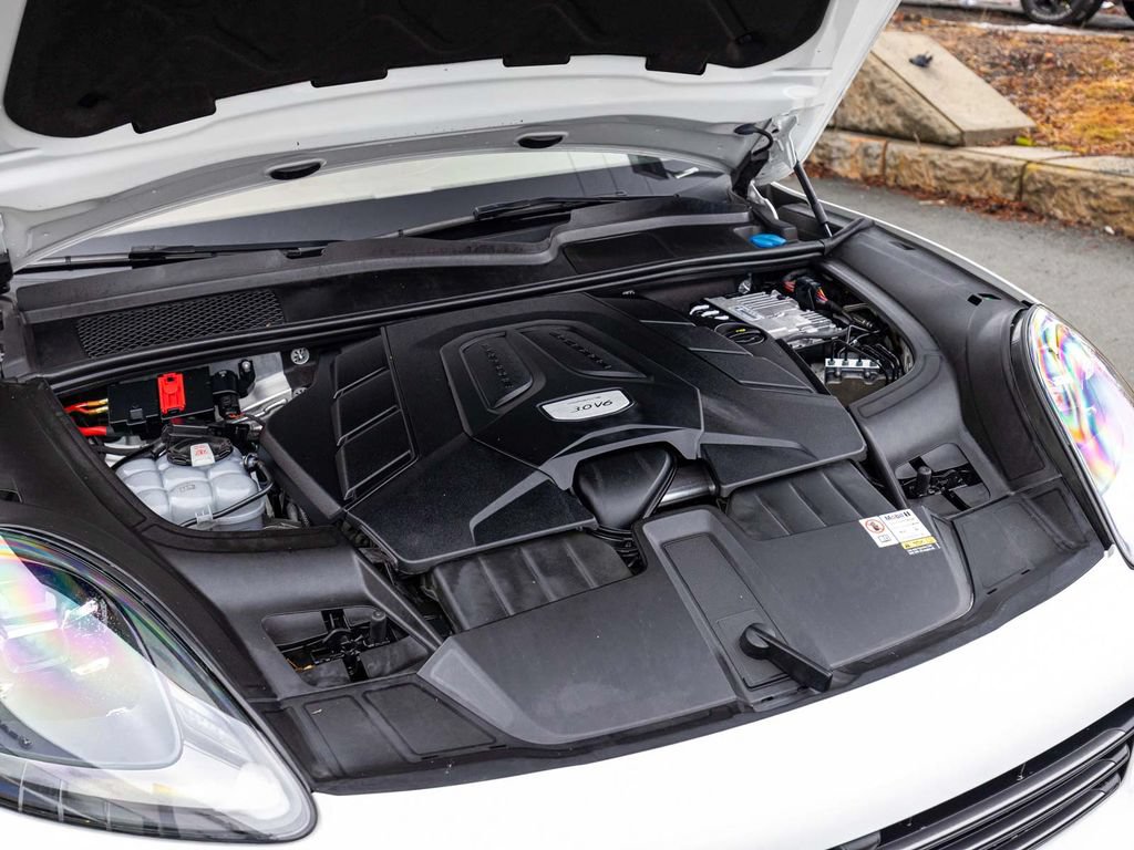 Used 2023 Porsche Cayenne Platinum Edition AWD/4WD image 40