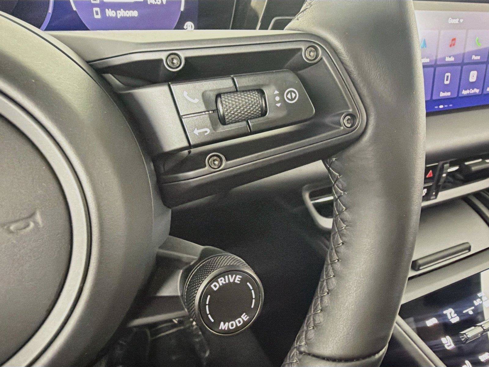 Certified 2025 Porsche Macan 4S Electric AWD/4WD image 14