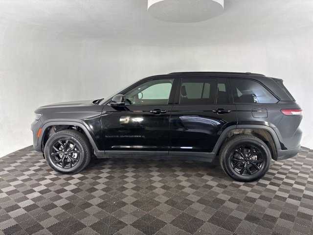 Used 2024 Jeep Grand Cherokee Altitude image 5