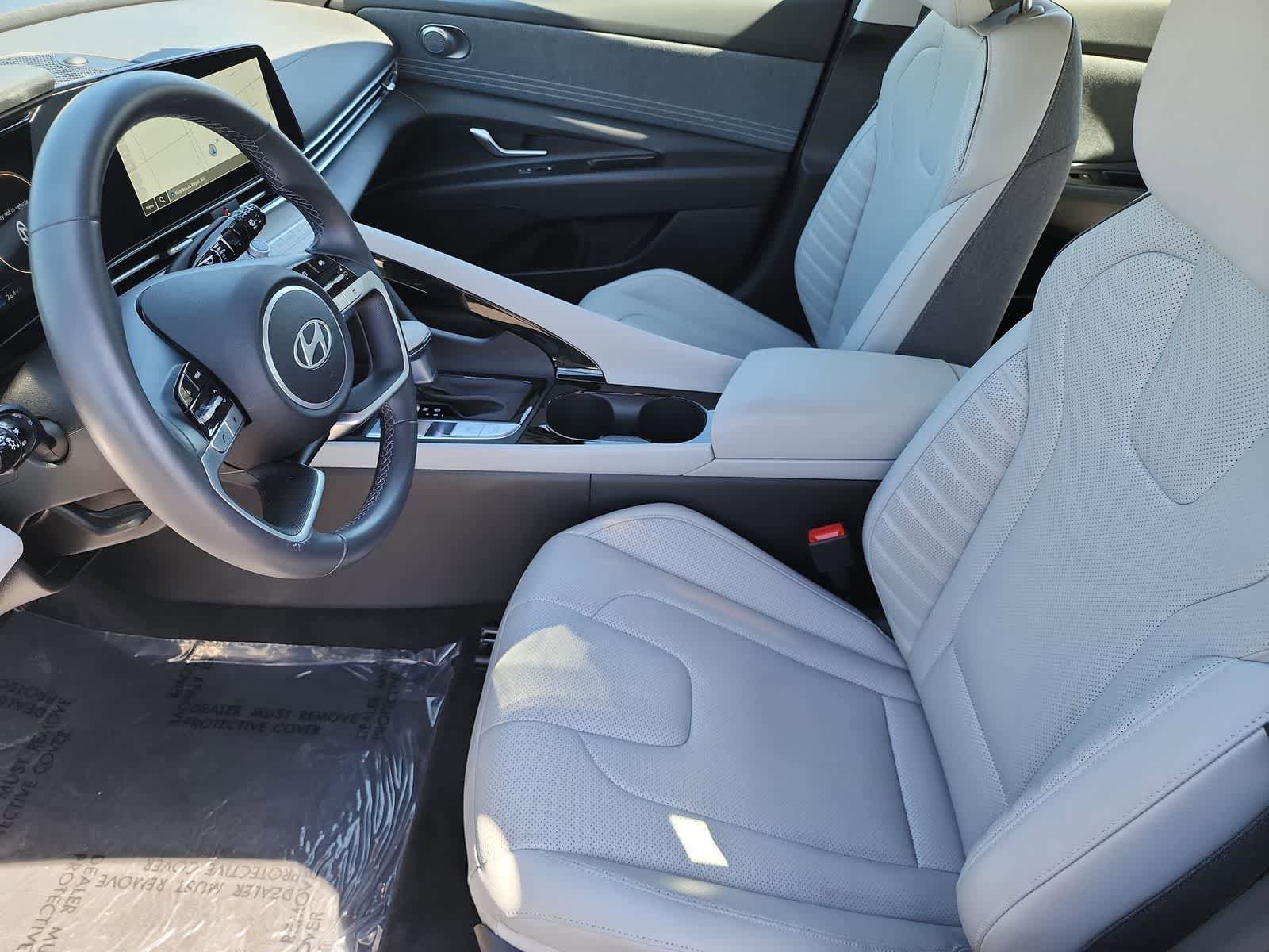 Certified 2025 Hyundai Elantra Limited FWD image 15