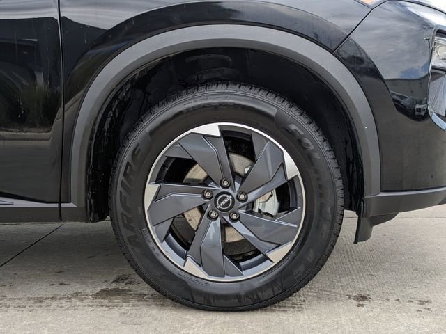 Used 2025 Nissan Rogue SV image 12