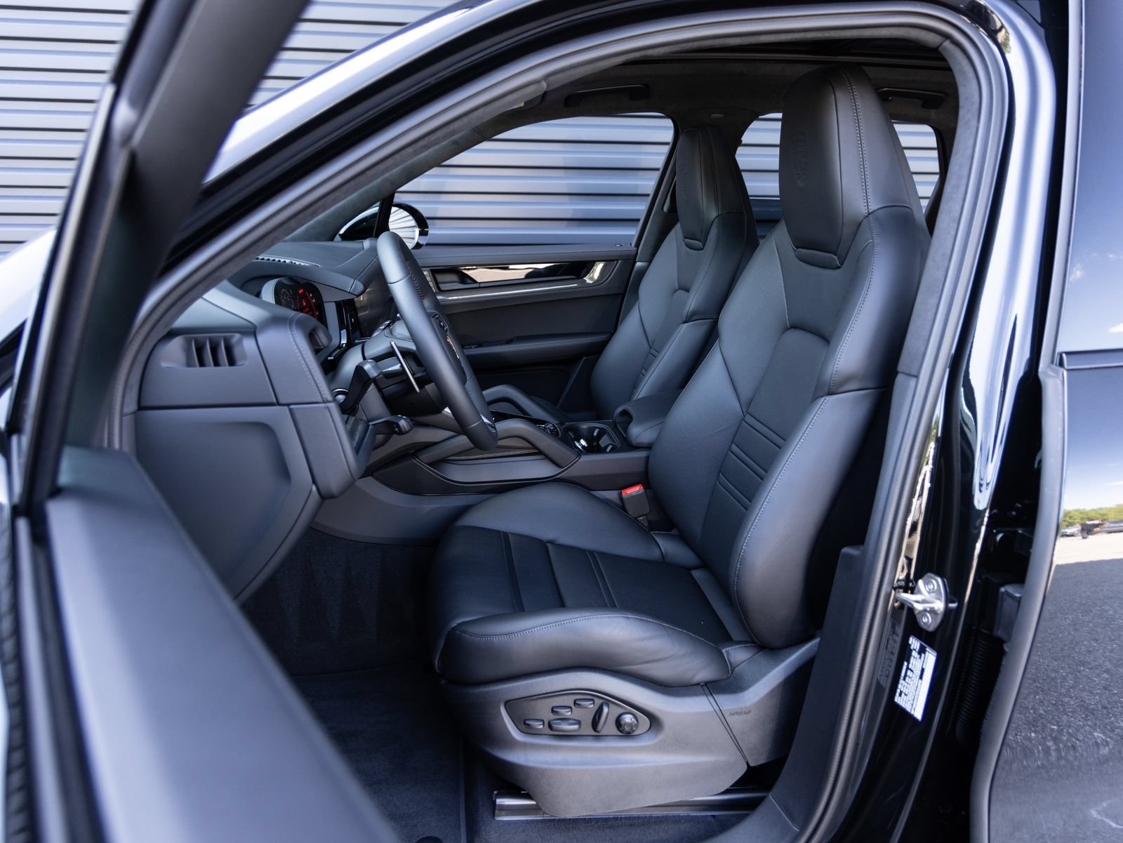 New 2026 Porsche Cayenne GTS AWD/4WD image 5
