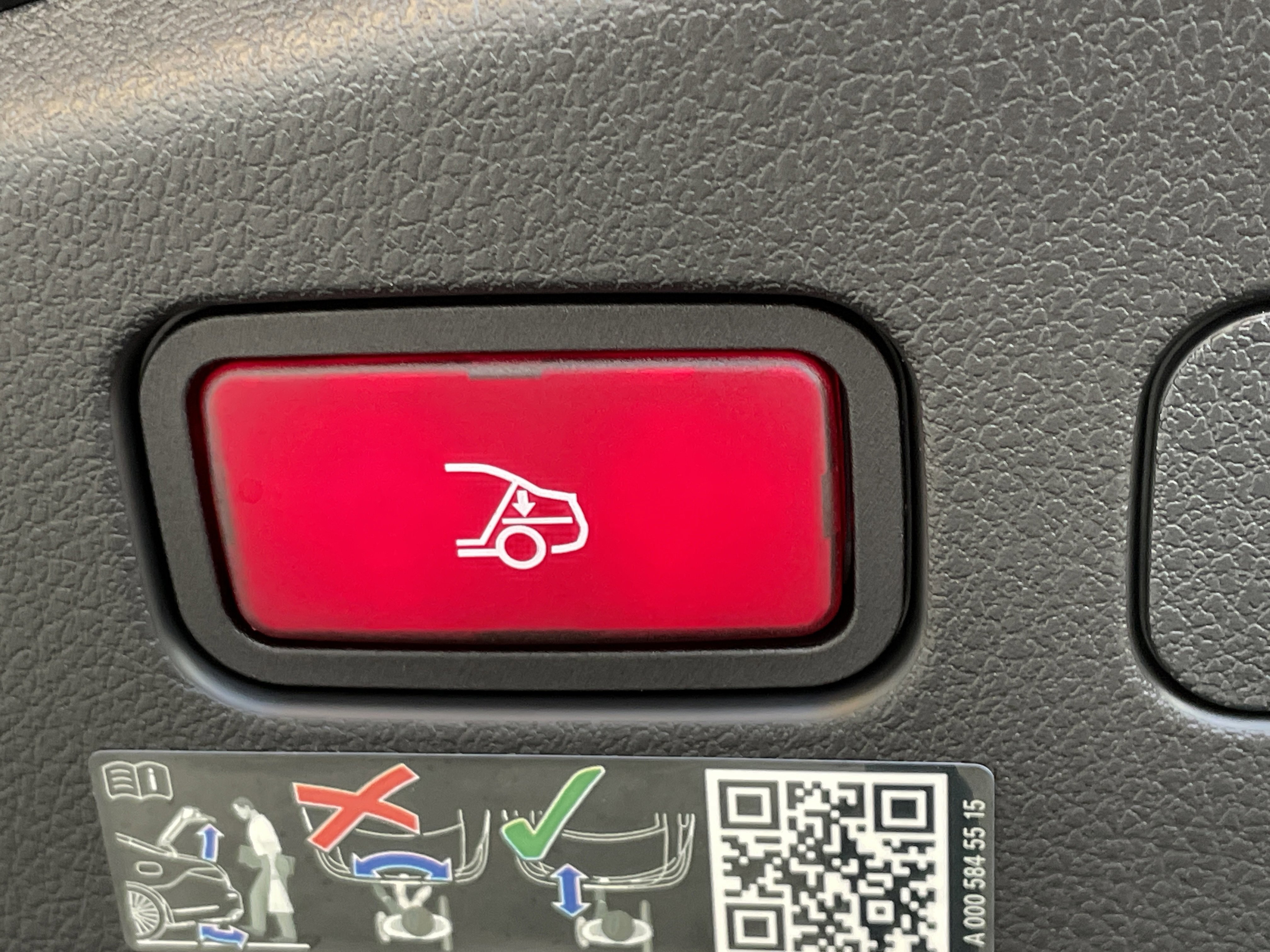 Certified 2024 Mercedes-Benz CLE 300 4MATIC Cabriolet image 20